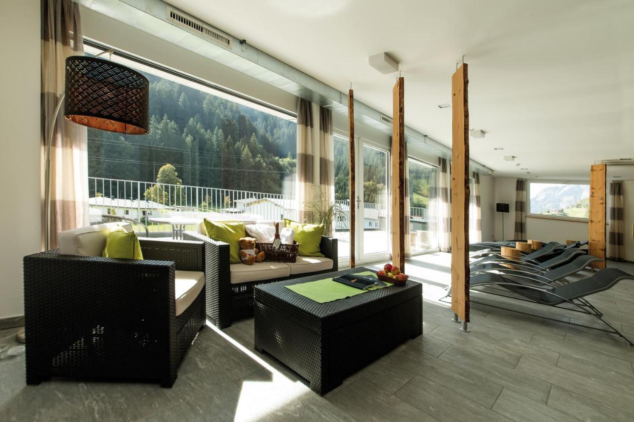 Alpine Lodge Kloesterle Am Arlberg Ruang foto